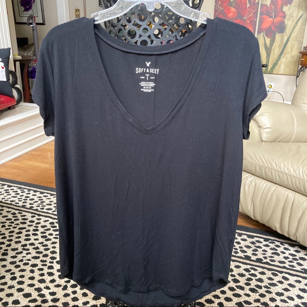 American Eagle Outfitters black vneck SS soft & sexy T-shirt Medium